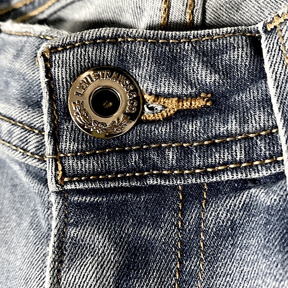 Levi’s Light Wash Flare Jeans - Picture 5 of 15